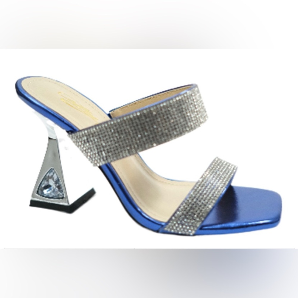 Blue and silver 4’ triangle Heel